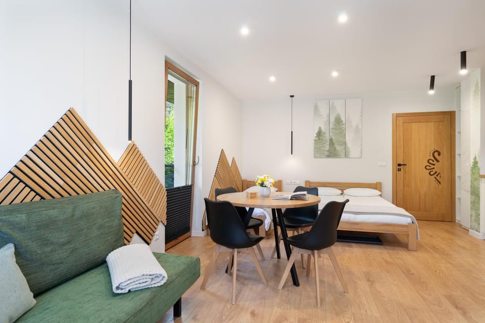 Bed, Living room, Photo of the whole room, Seating area, Dining area, Bedroom, towels