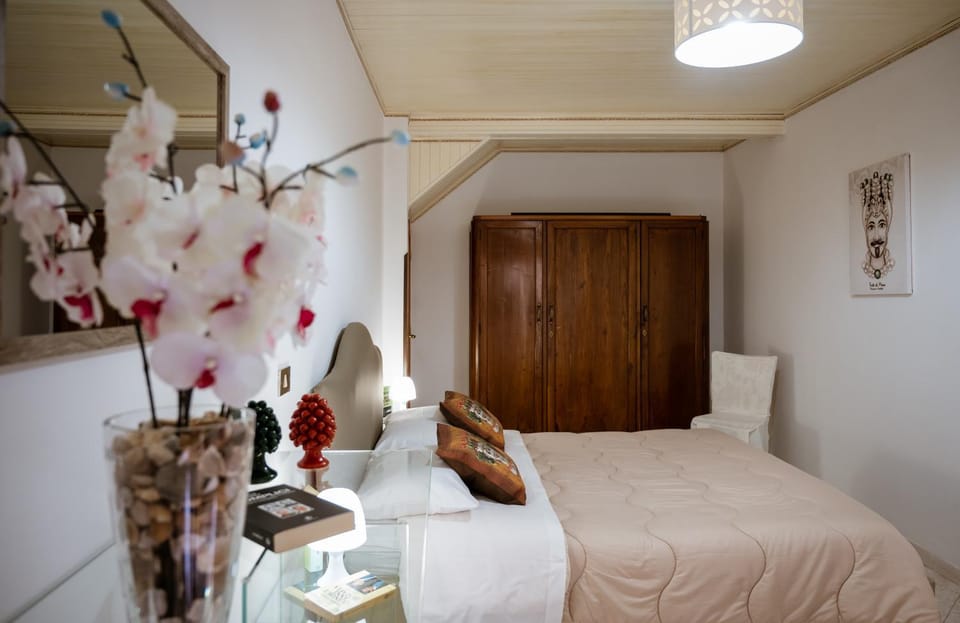 Bed, Photo of the whole room, Bedroom, wardrobe