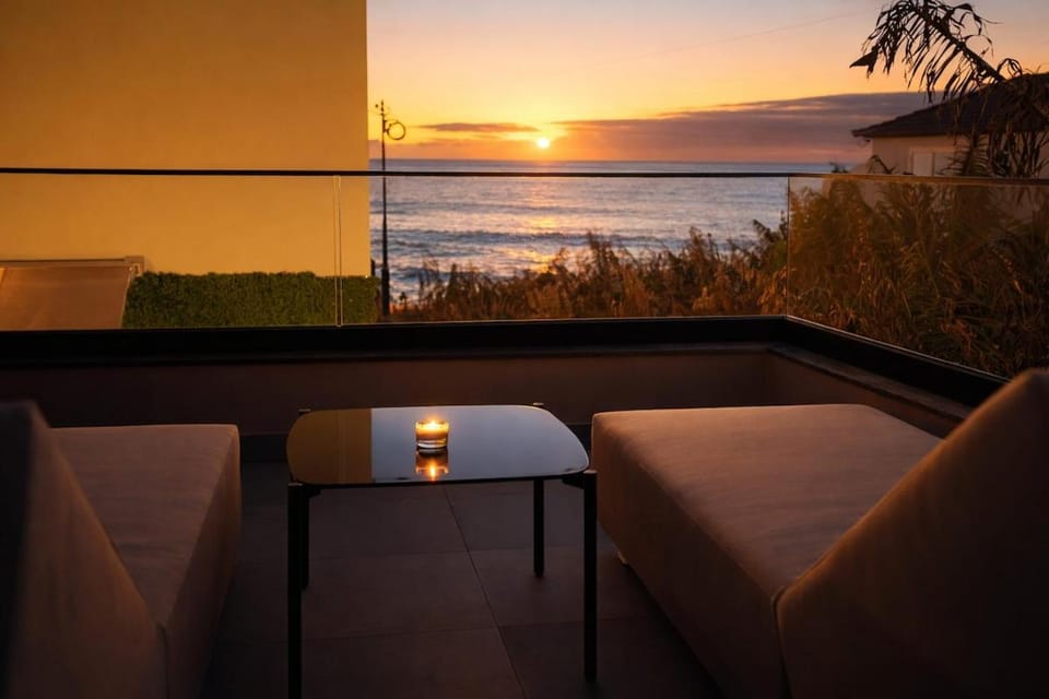 Sunset Avenue for couple w/ jacuzzi spa hot water House in Madeira District