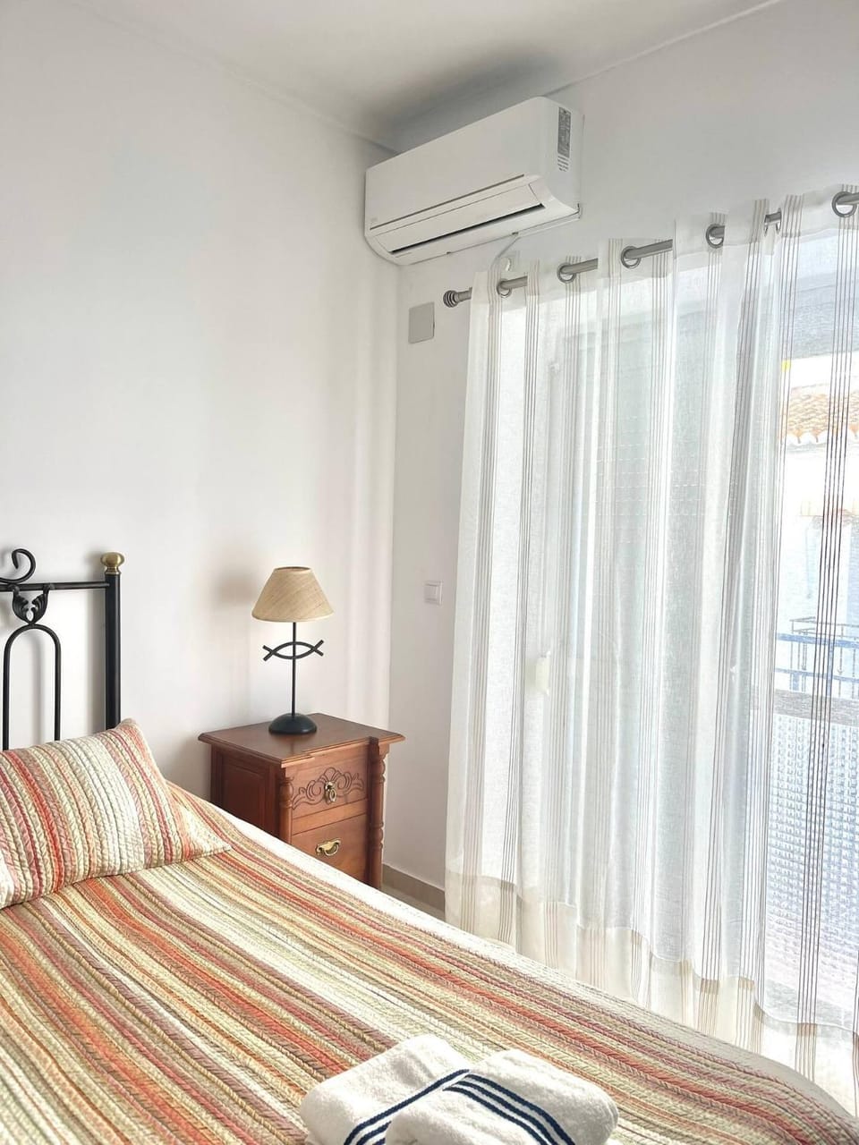 Bedroom, air conditioner