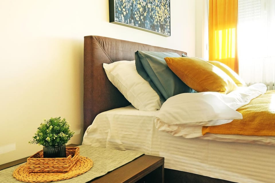 Bed, Day, Decorative detail