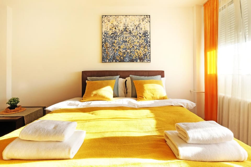 Bed, Photo of the whole room, Bedroom, towels