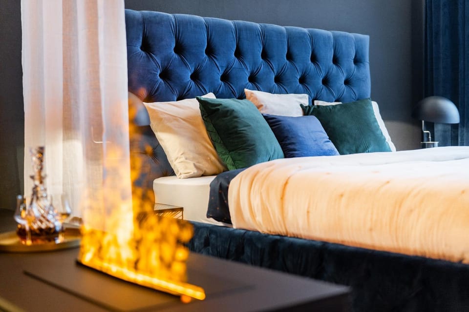 Bed, Living room, Photo of the whole room, Bedroom, flat iron