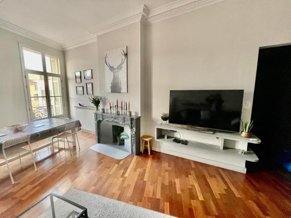 La Perle de Toulon, grand appartement tout confort, idéalement situé Apartment in Toulon