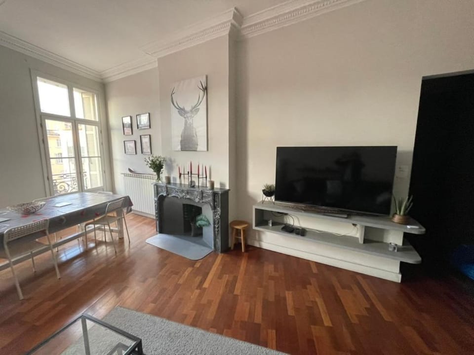 La Perle de Toulon, grand appartement tout confort, idéalement situé Apartment in Toulon