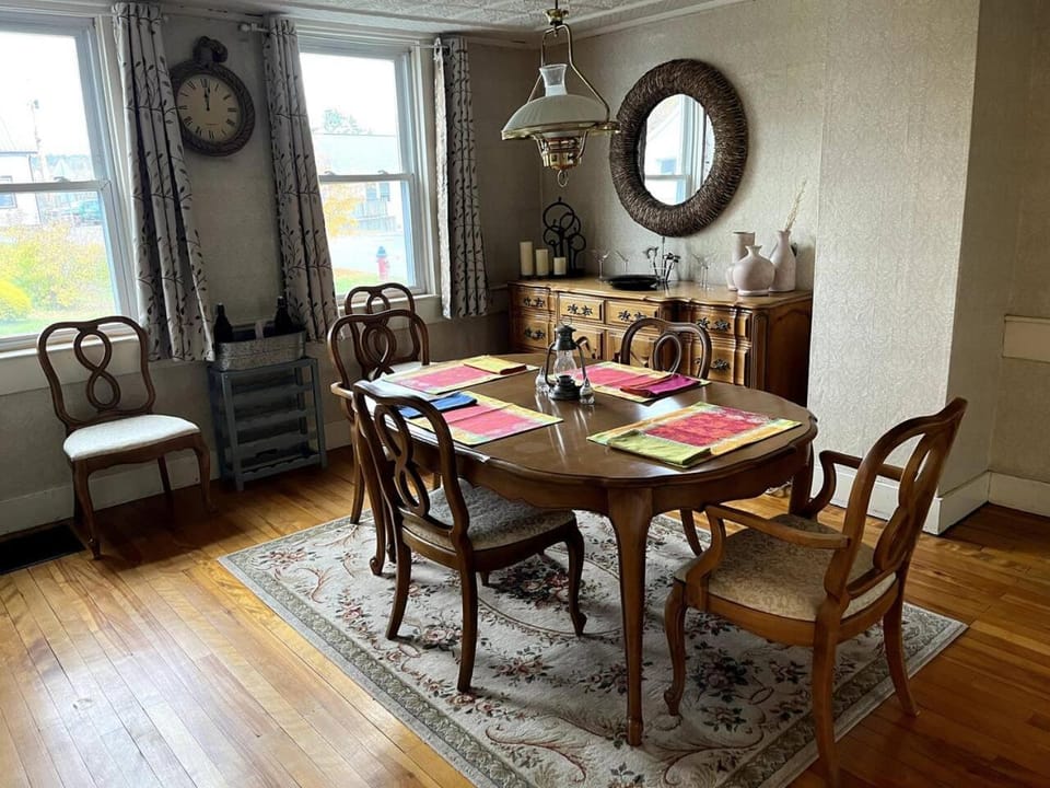 Cute 6-Bedroom Getaway in the heart of Littleton House in Littleton