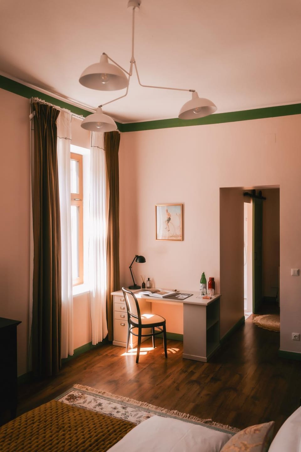 Bed, TV and multimedia, Photo of the whole room, Seating area, Bedroom, flat iron, heating, internet, wardrobe, air conditioner