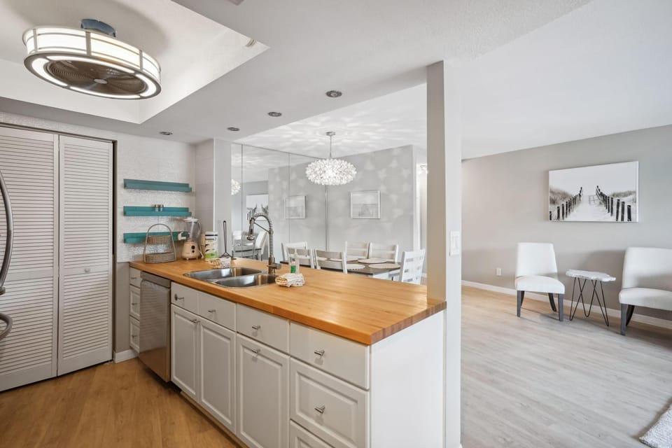 Land's End 1-306 Bay Front- Premier House in Sunset Beach