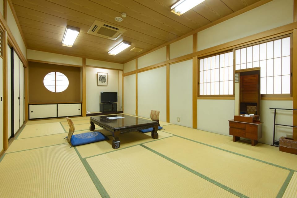 料理旅館こまくさ Ryokan in Takayama