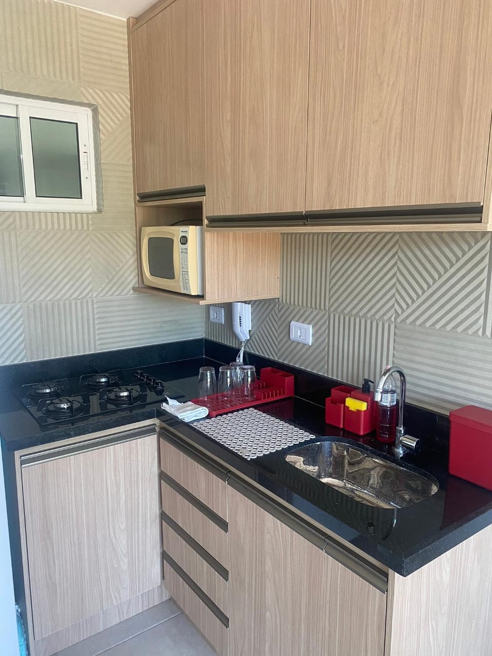 Kitchen or kitchenette, minibar, stove