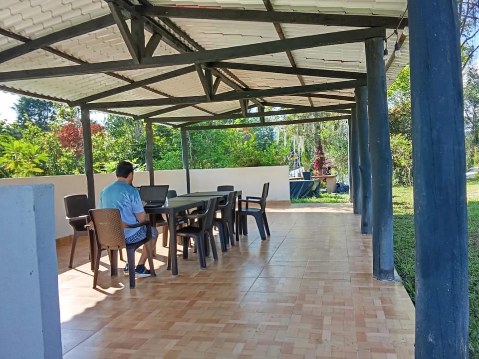 Patio, Restaurant/places to eat, Day, People, Banquet/Function facilities, group of guests