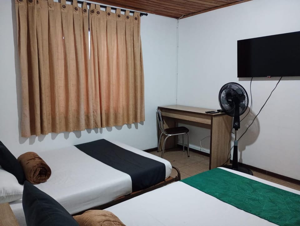 Bed, TV and multimedia, Photo of the whole room