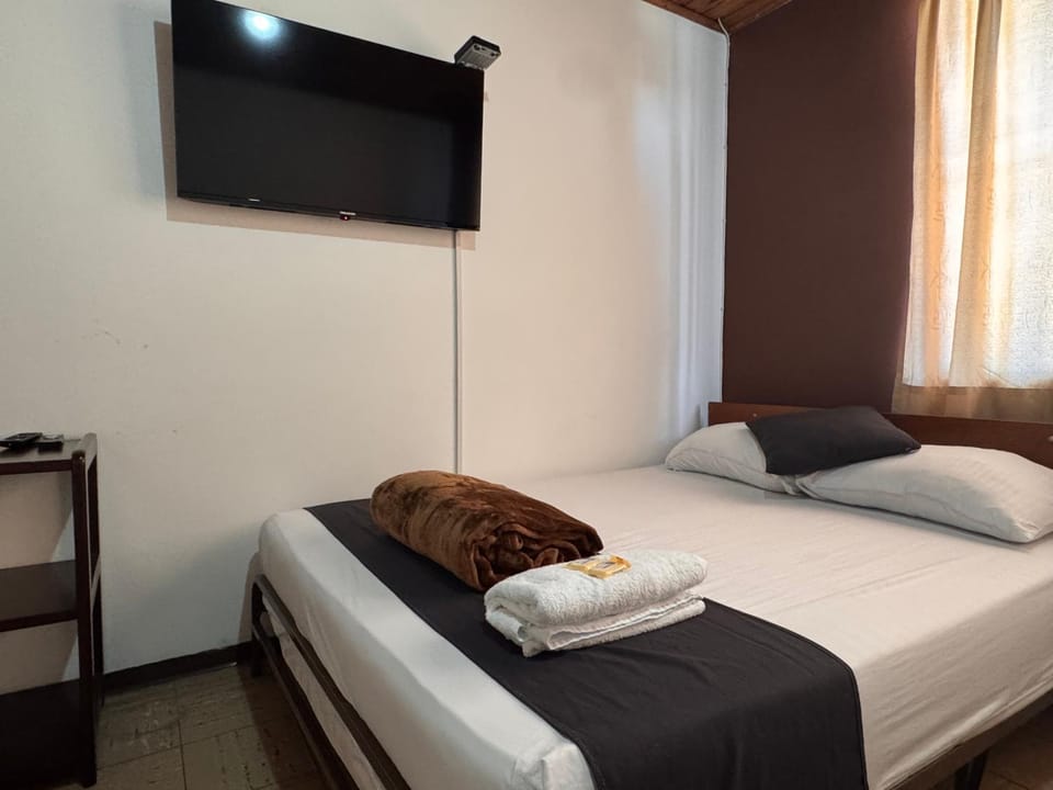 Bed, TV and multimedia, Photo of the whole room, Bedroom, Breakfast, internet, towels