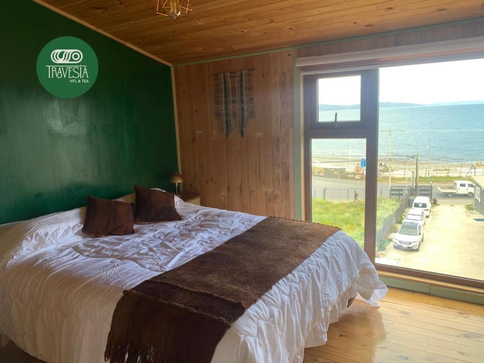 Bed, Natural landscape, Photo of the whole room, Bedroom