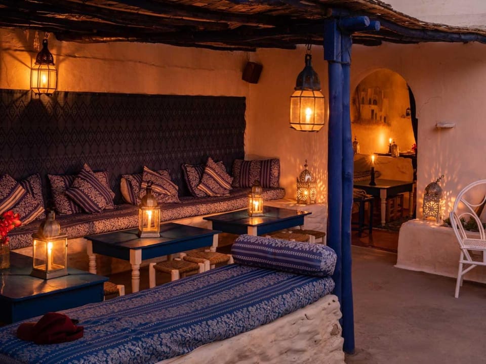 Restaurant/places to eat, Seating area