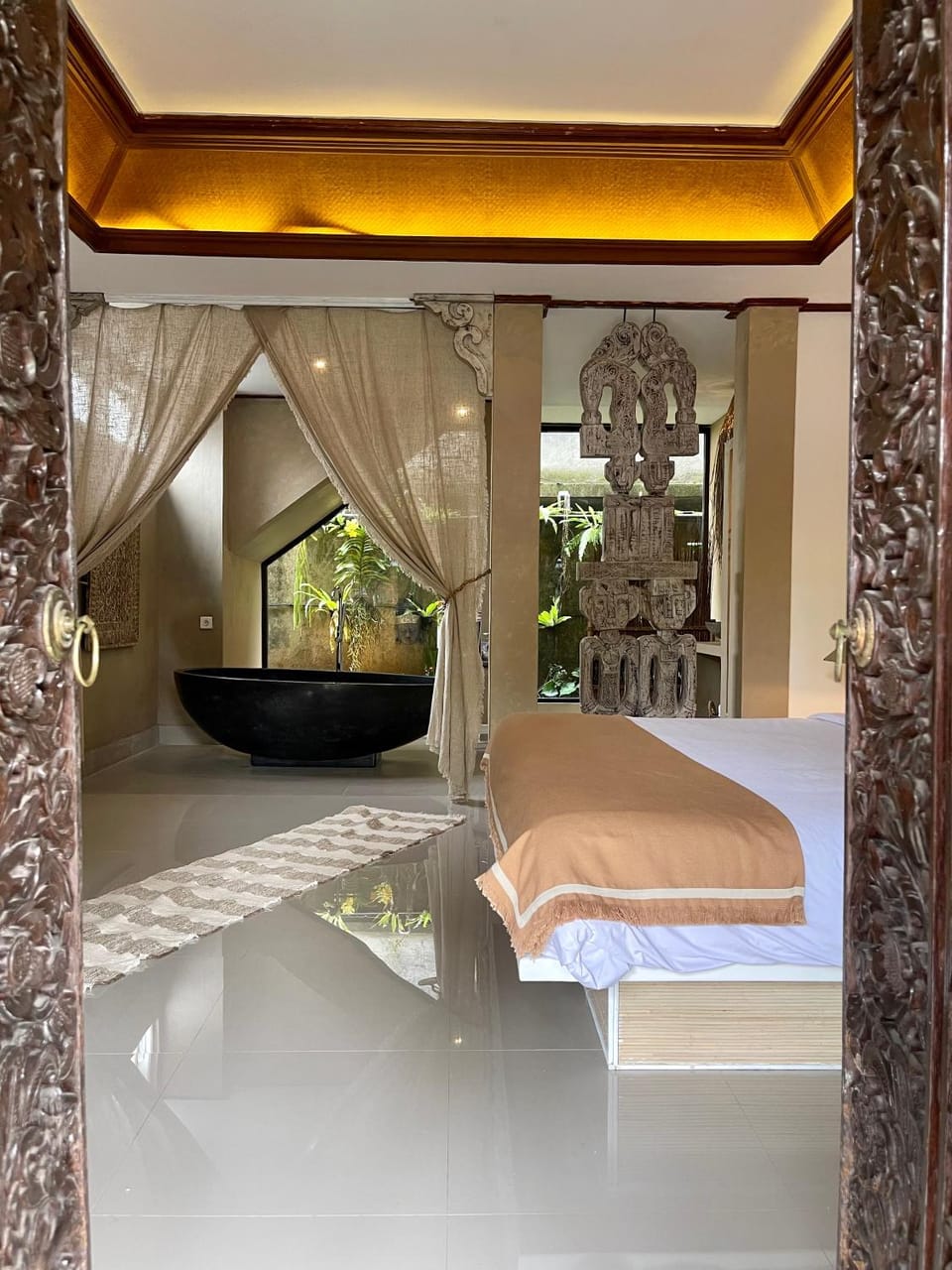 Bed, Garden, Bathroom, Photo of the whole room, Decorative detail, Bedroom, Bath