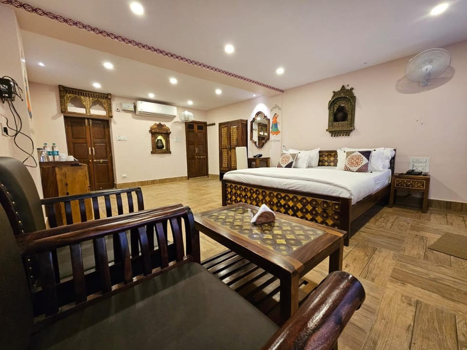 Photo of the whole room, Bedroom