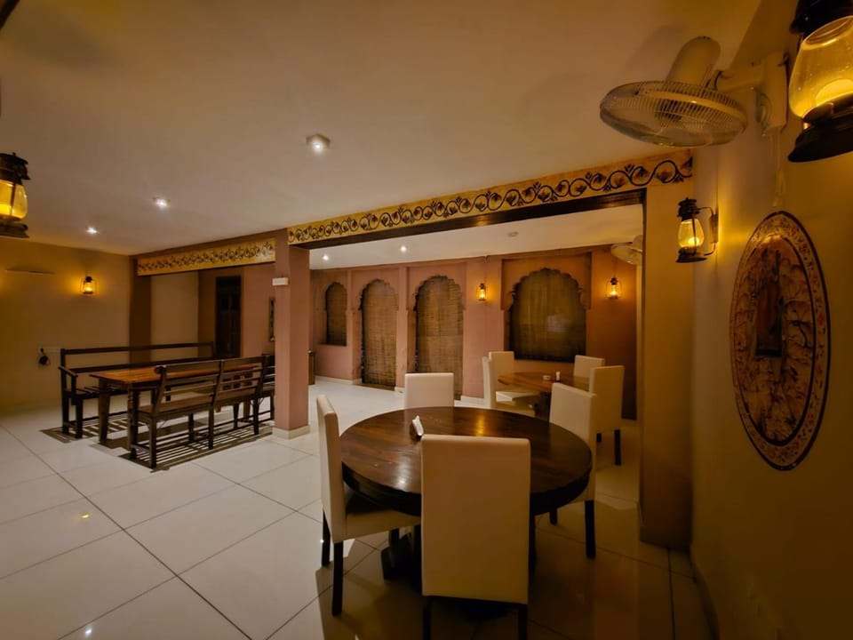 Buffet breakfast, Internal: Not applicable to any particular room