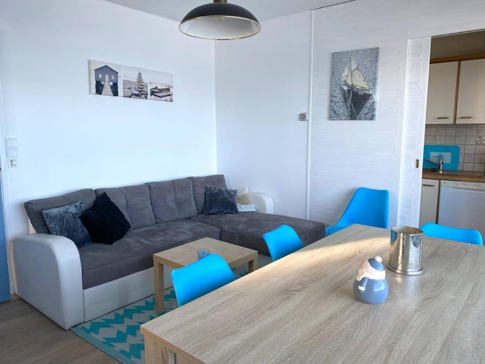 Appartement 2 chambres avec superbe vue mer sur la plage de Trestrignel à PERROS-GUIREC - Réf 834 Apartment in Perros-Guirec