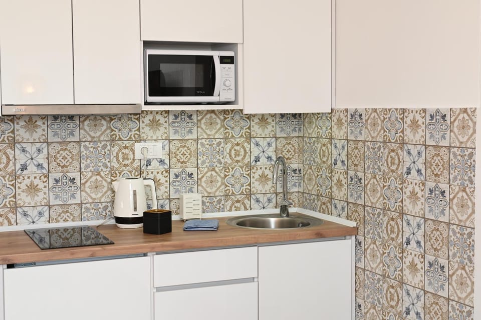 Coffee/tea facilities, Kitchen or kitchenette, minibar, stove