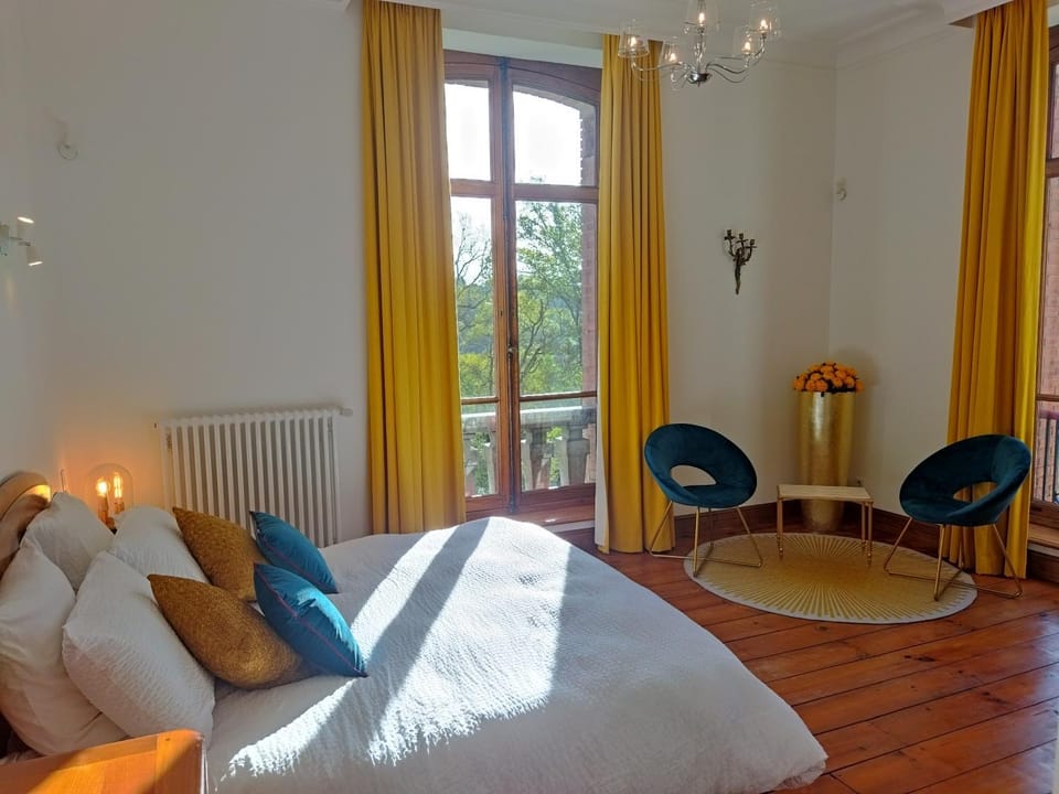 Bed, Bedroom