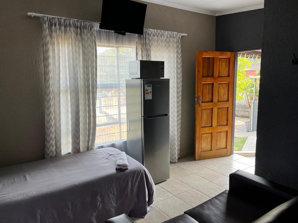 Mlakalaka Guesthouse Bed and Breakfast in South Africa