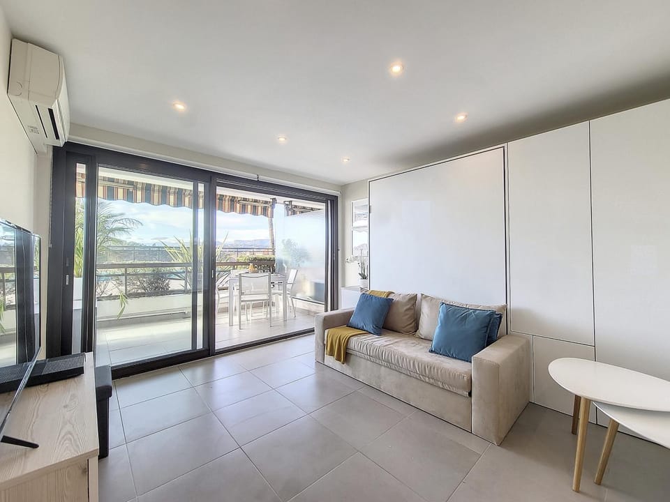 Living room, air conditioner