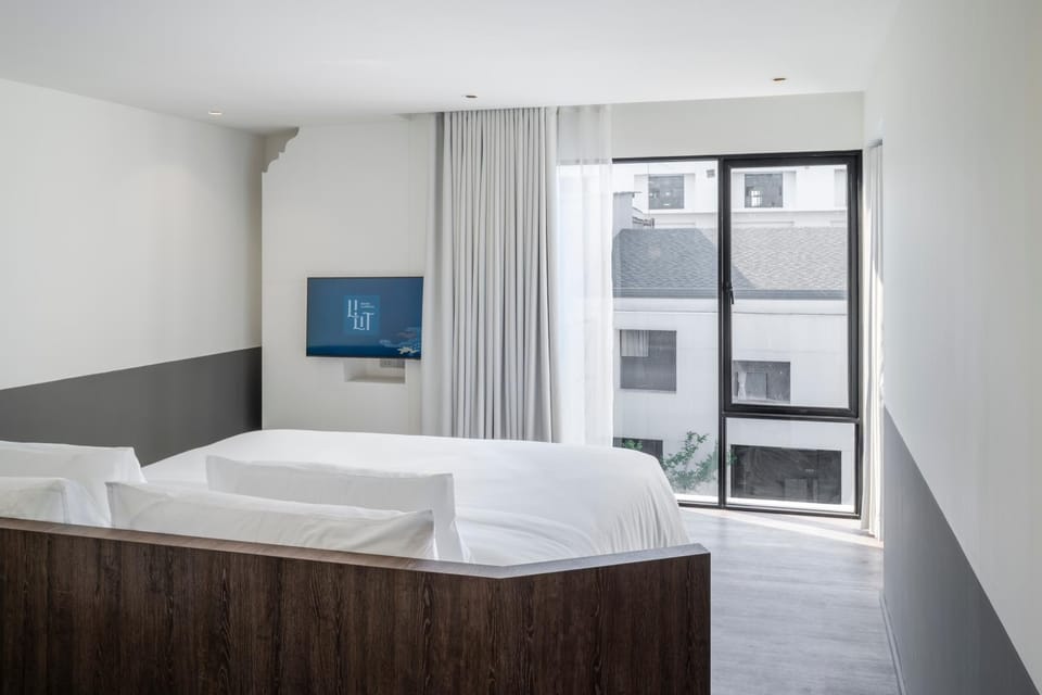 TV and multimedia, Photo of the whole room, Bedroom