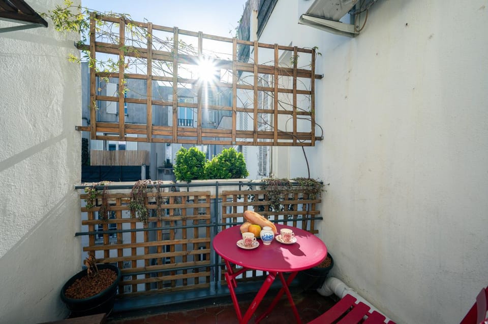 LX191 2P design & coloré face gare - Balcon & clim Apartment in Nice