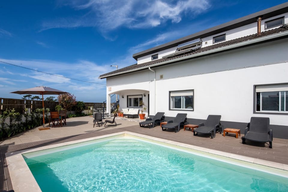 Property building, Patio, Natural landscape, Balcony/Terrace, Pool view, Swimming pool, Swimming pool, sunbed