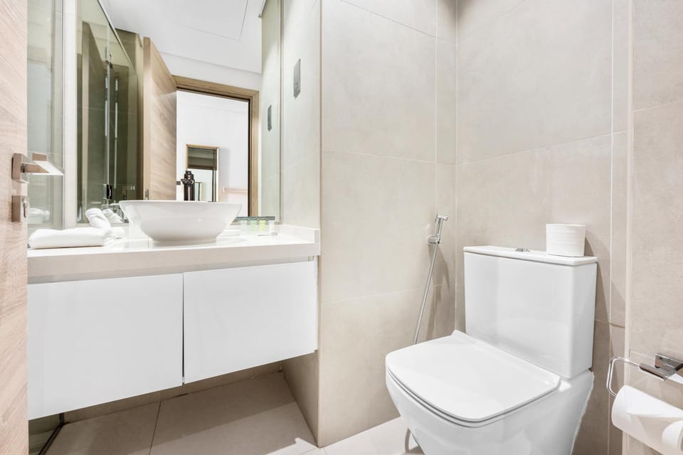 Toilet, bidet