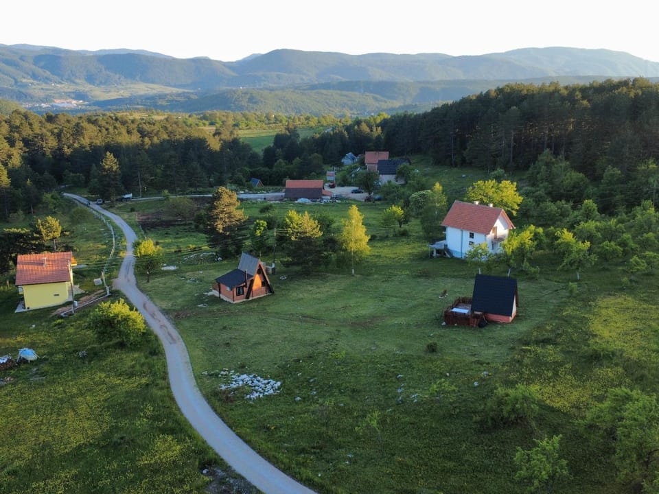 AA Pine vikendica za izdavanje u srcu Zapadne Srbije Chalet in Zlatibor District, Serbia