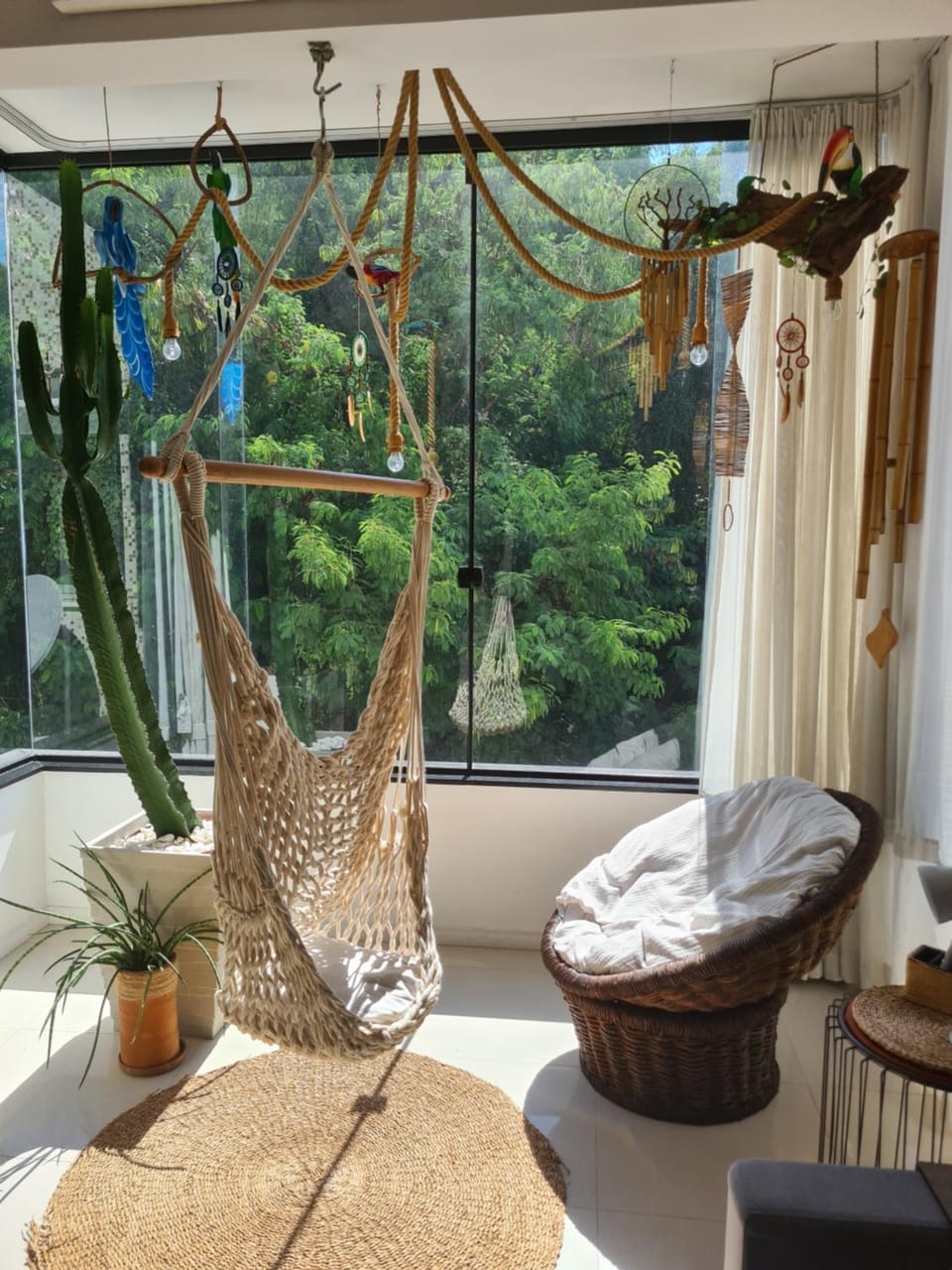 Communal lounge/ TV room, Natural landscape, Garden, Living room, Seating area, Garden view