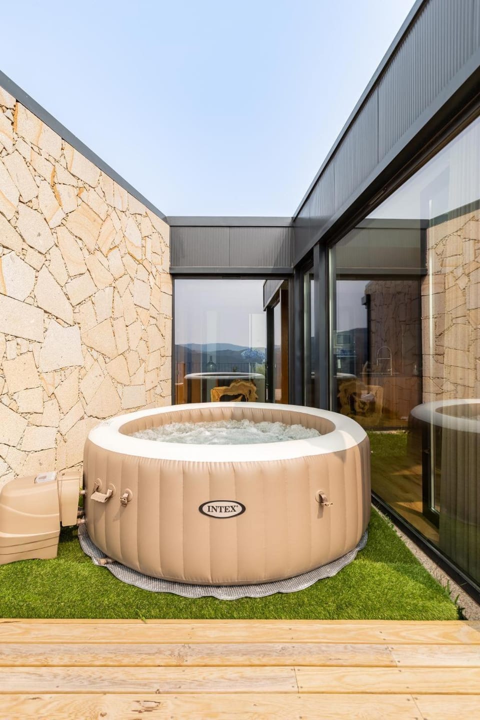 Hot Tub, Living room