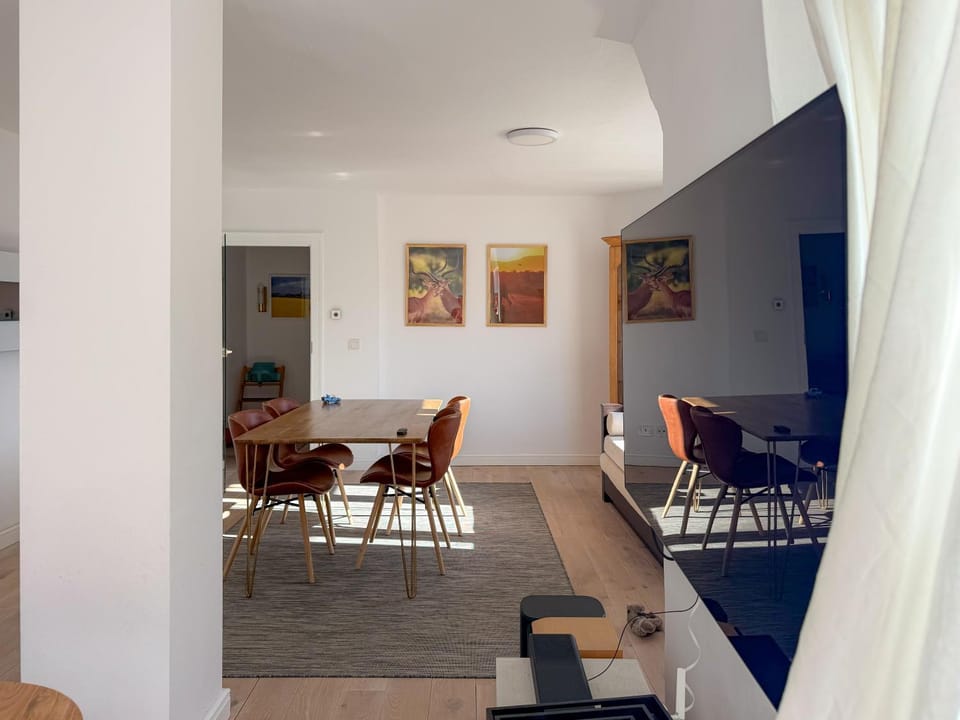 Living room, Seating area, Dining area