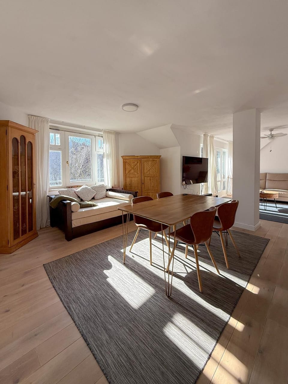 Communal lounge/ TV room, Bed, Living room, Seating area, Dining area