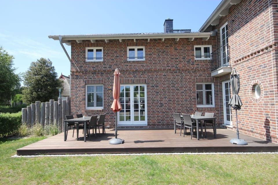Property building, Garden, Balcony/Terrace