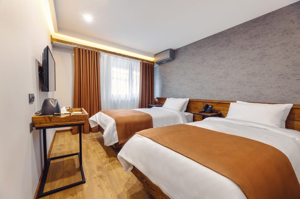 Bed, TV and multimedia, Photo of the whole room