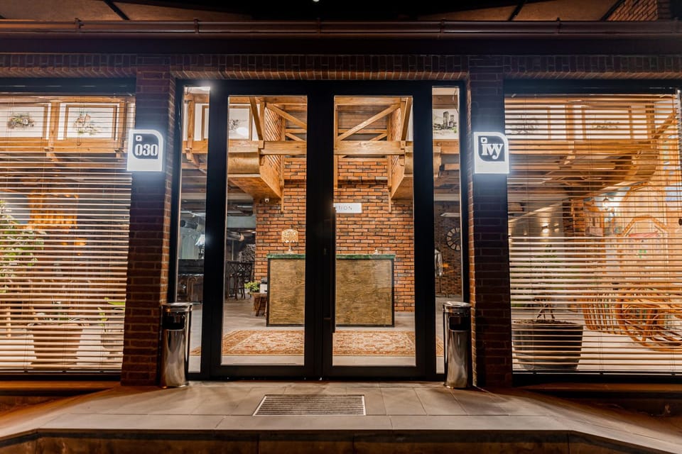 Facade/entrance