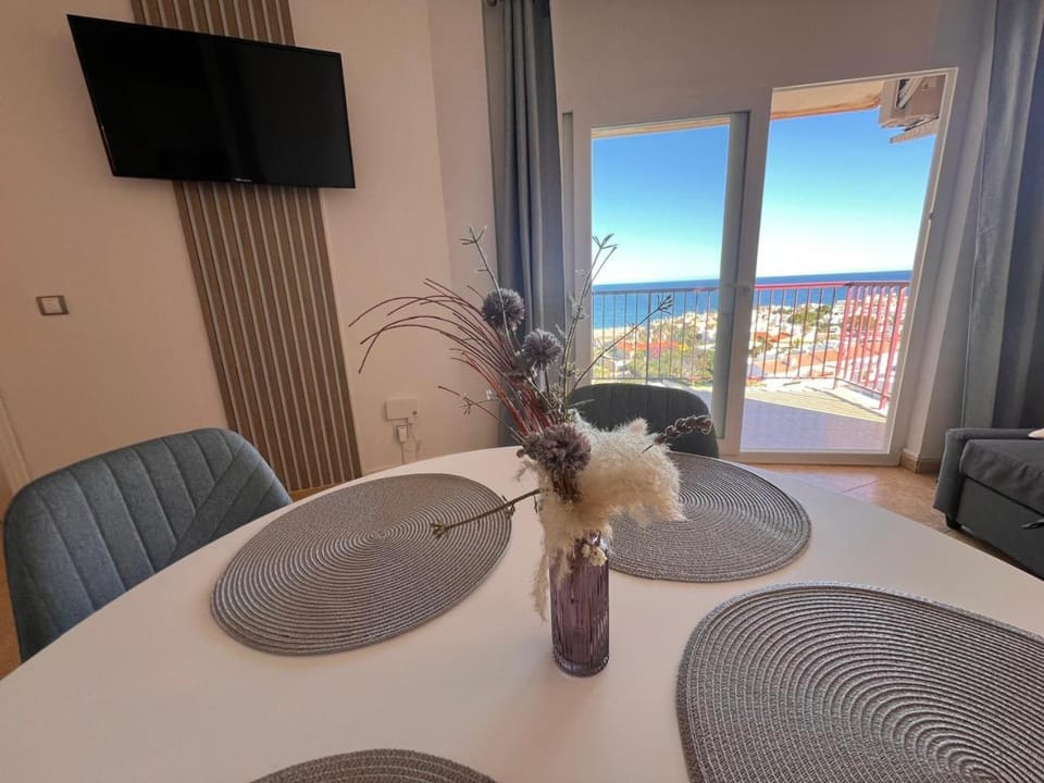 TV and multimedia, Living room, Photo of the whole room, Seating area, Dining area, Sea view