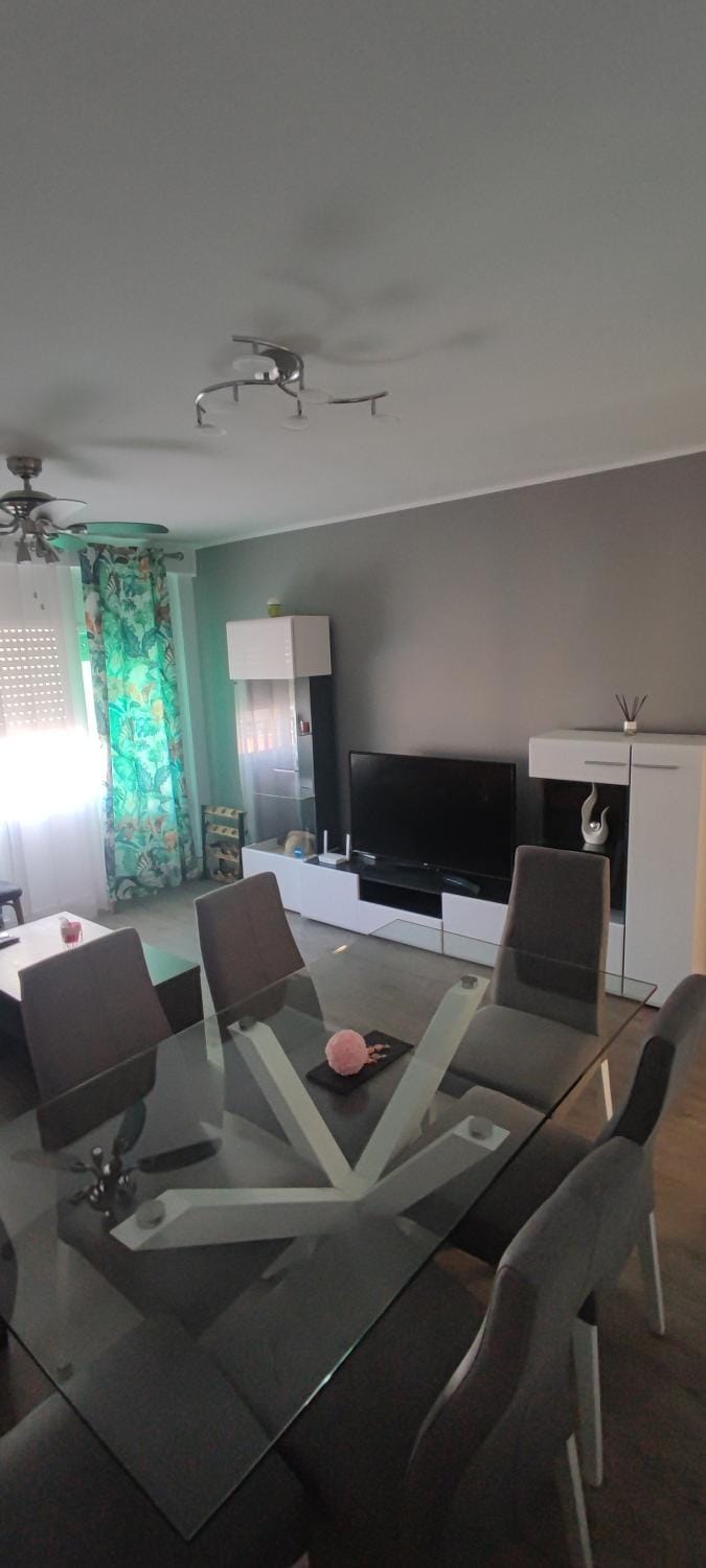 TV and multimedia, Living room, Seating area, Dining area