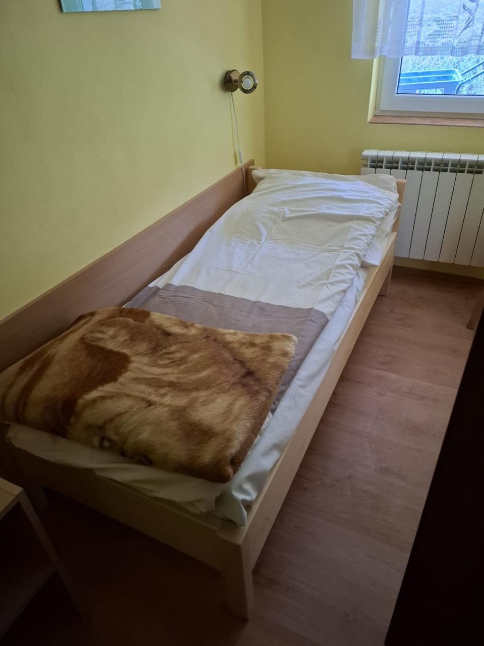 Property building, Bed, Bedroom