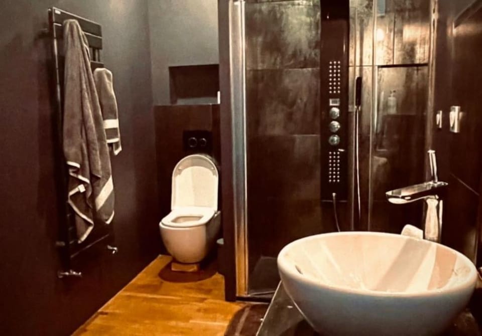 Shower, Toilet, Bathroom