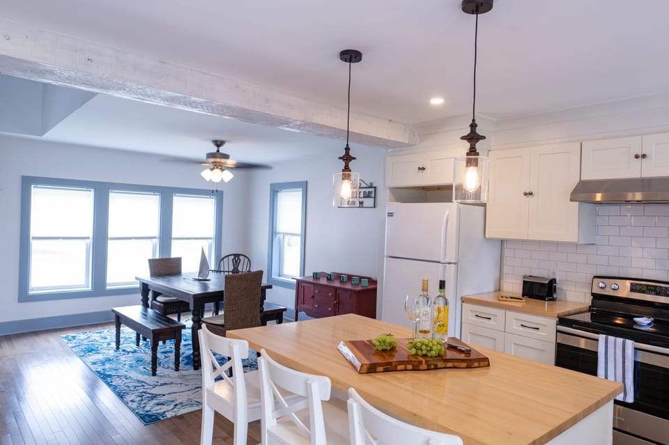 Kitchen or kitchenette, Living room, Seating area, Dining area, dishwasher, minibar, pet friendly, stove, toaster
