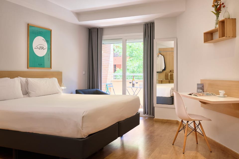 Bed, Balcony/Terrace, Photo of the whole room, Seating area, Bedroom