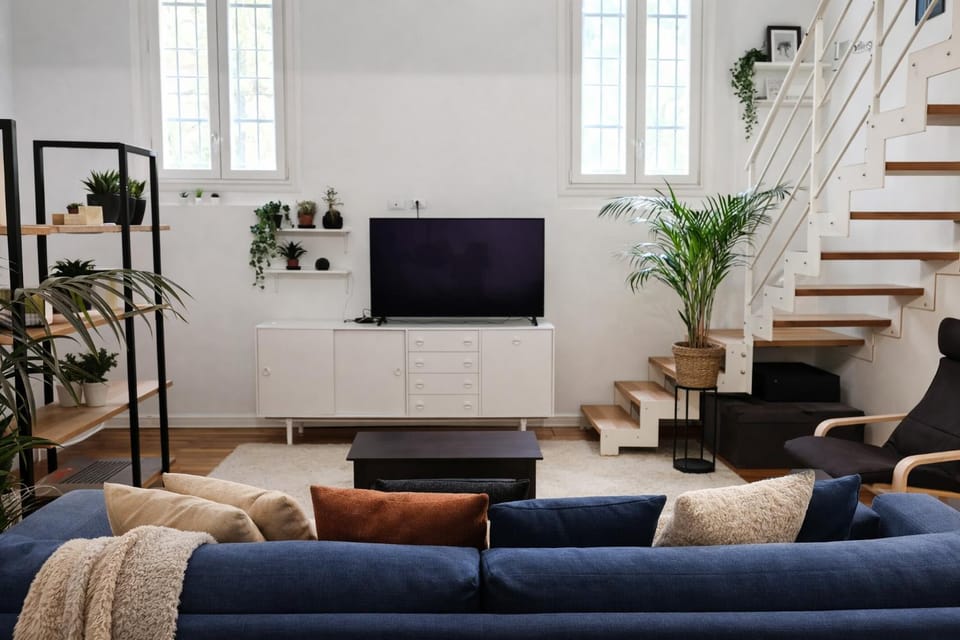 Communal lounge/ TV room, TV and multimedia, Living room, Seating area, Evening entertainment