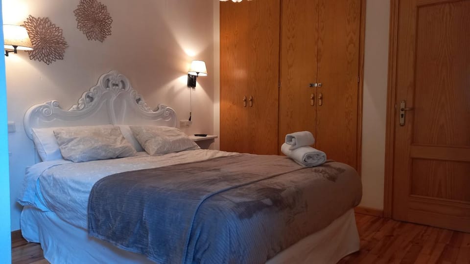 Bed, Photo of the whole room, Bedroom, towels, wardrobe