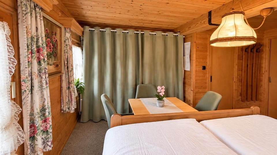 Bed, Photo of the whole room, Seating area, Bedroom