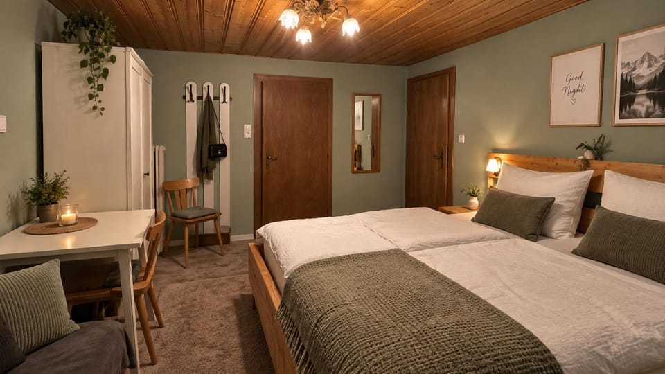 Bed, Photo of the whole room, Seating area, Bedroom