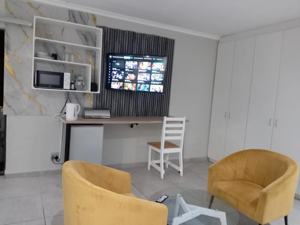 Naliya Guest house Bed and Breakfast in Cape Town